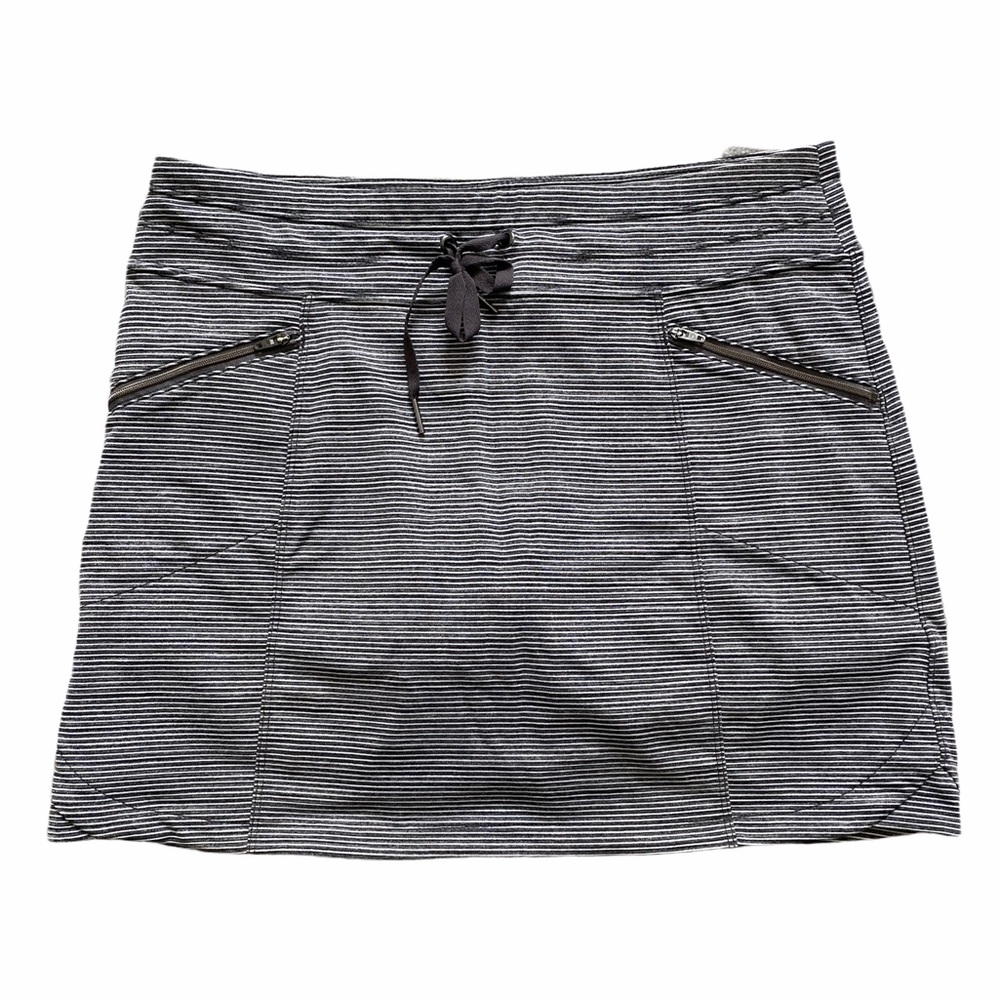 Athleta Metro Skort gray stripe